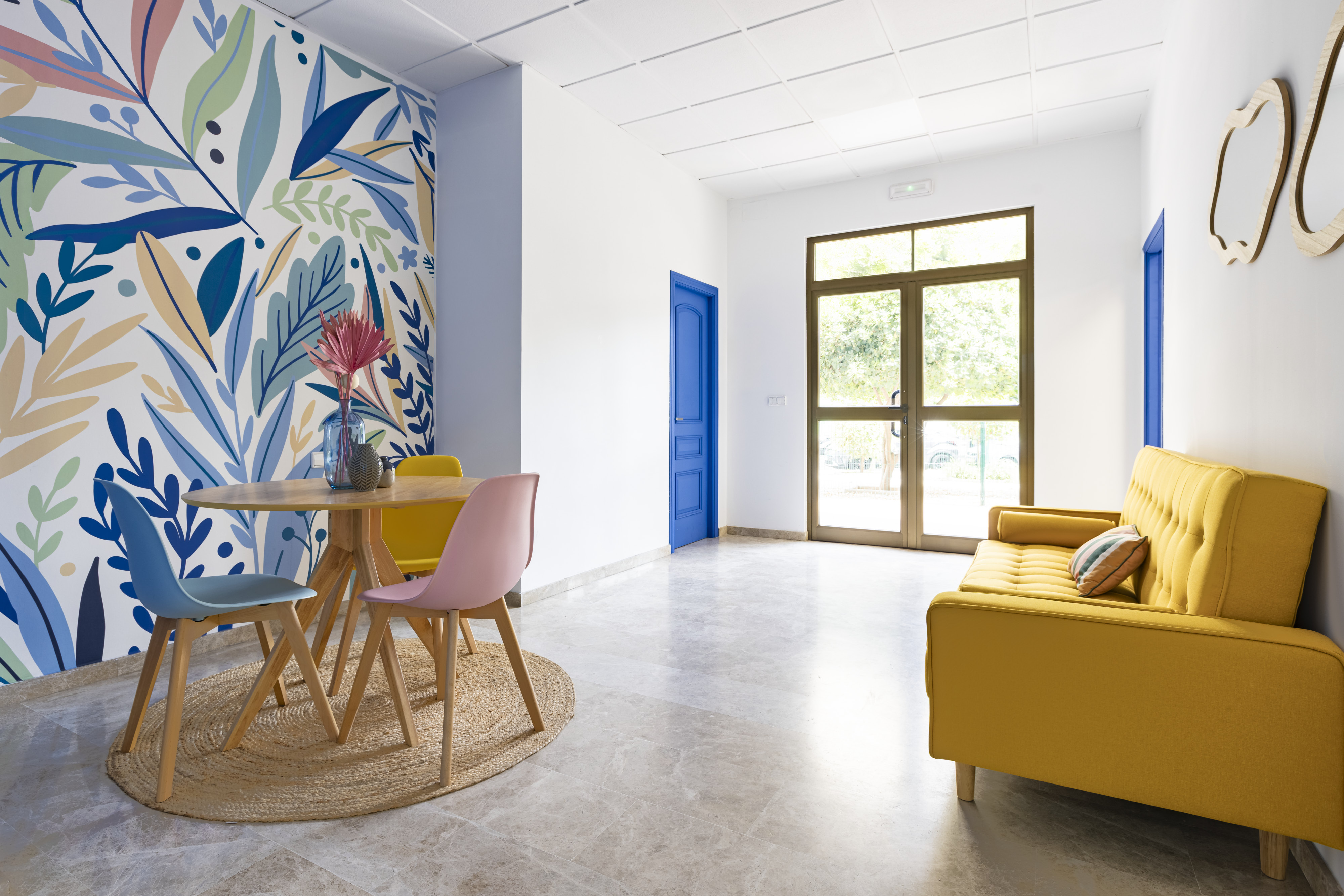 Hall con mural